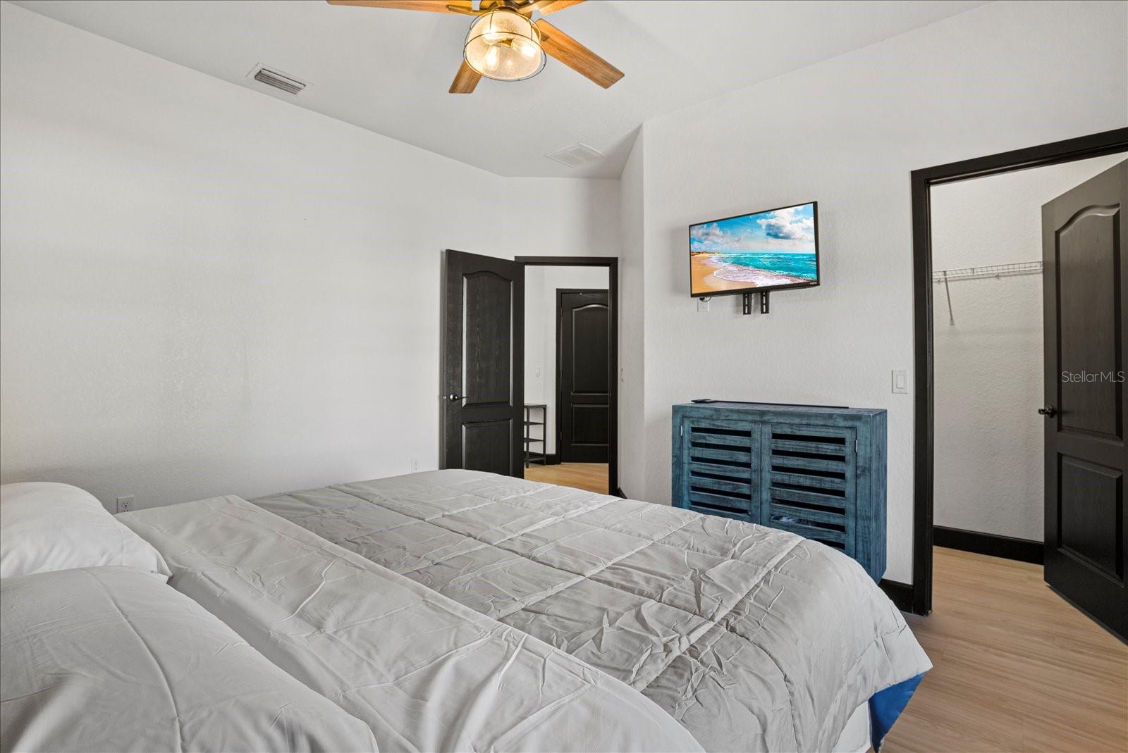 1185 S SHADE AVE — photo 18