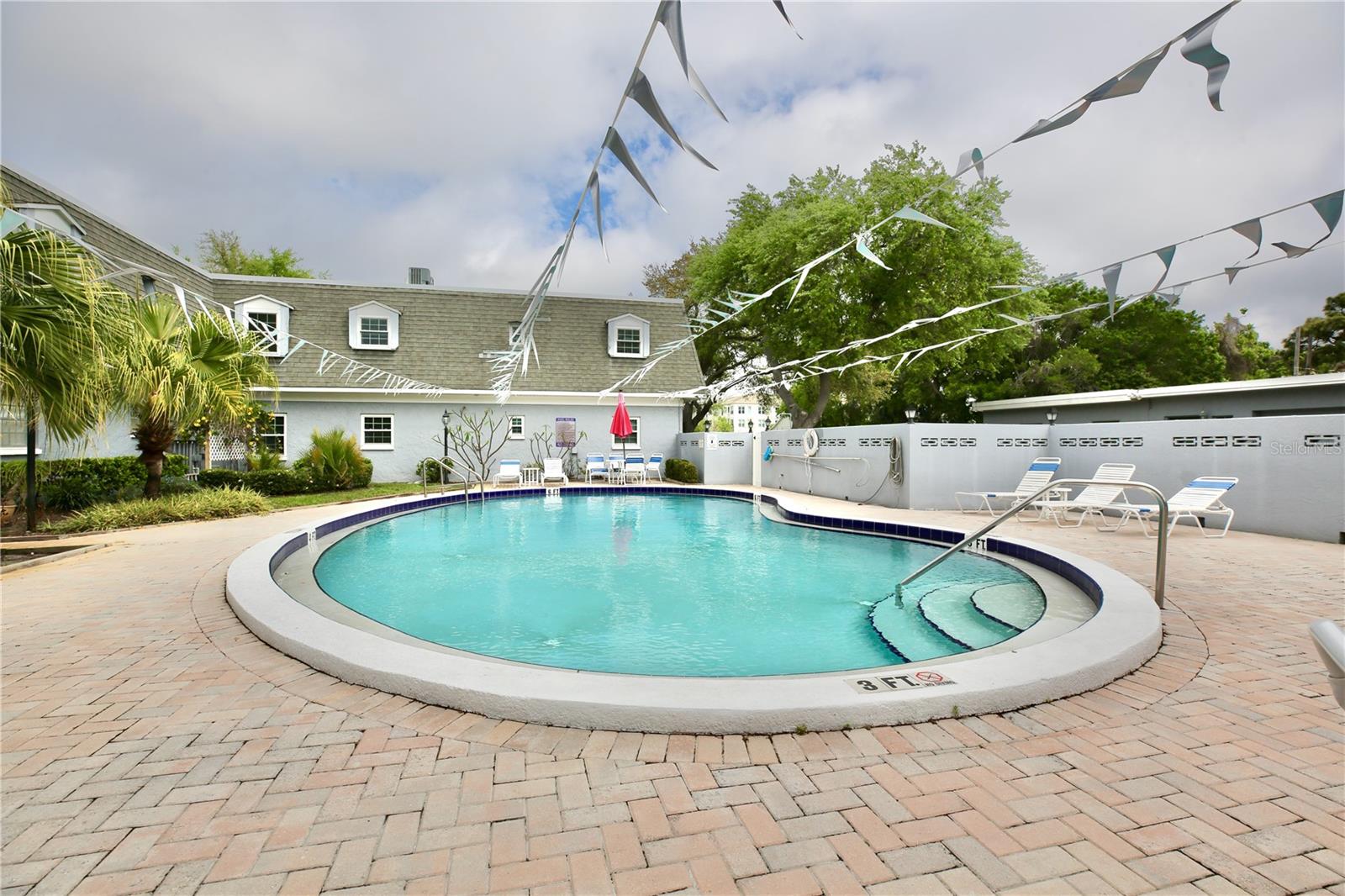1713 BELLEAIR FOREST DR #C — photo 34