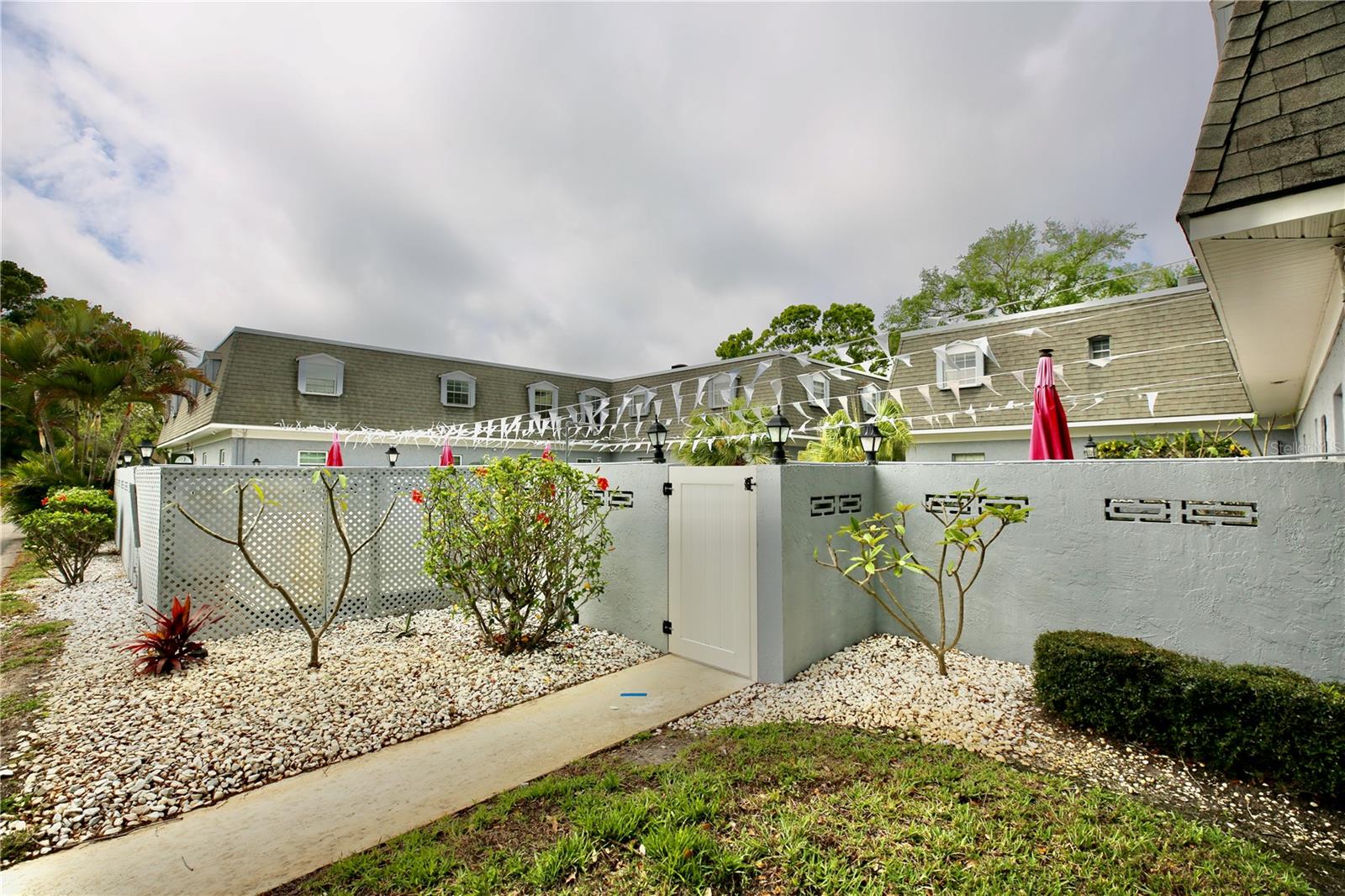 1713 BELLEAIR FOREST DR #C — photo 31