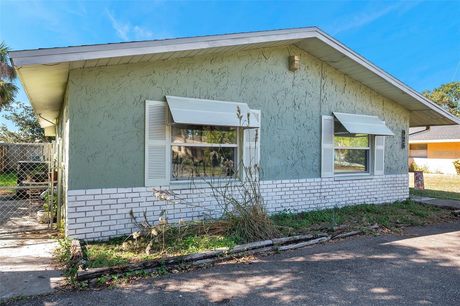 926 LAKE PALMS DR — photo 3