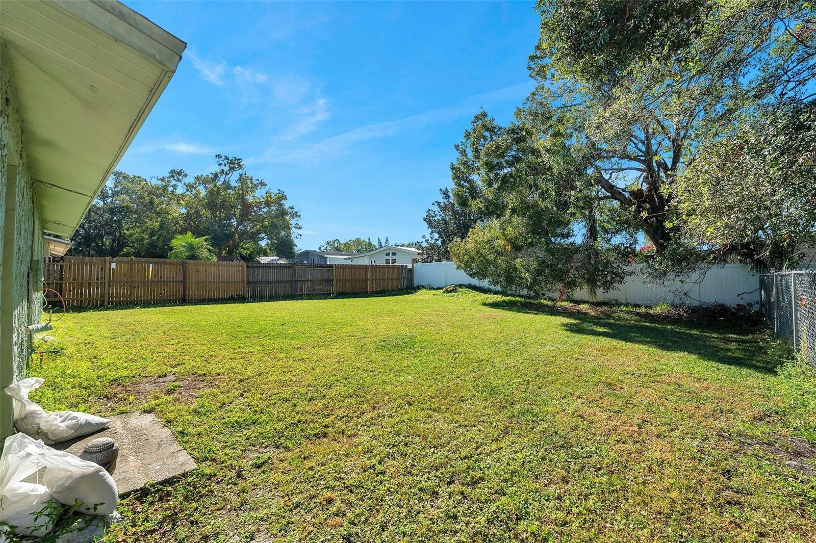926 LAKE PALMS DR — photo 28