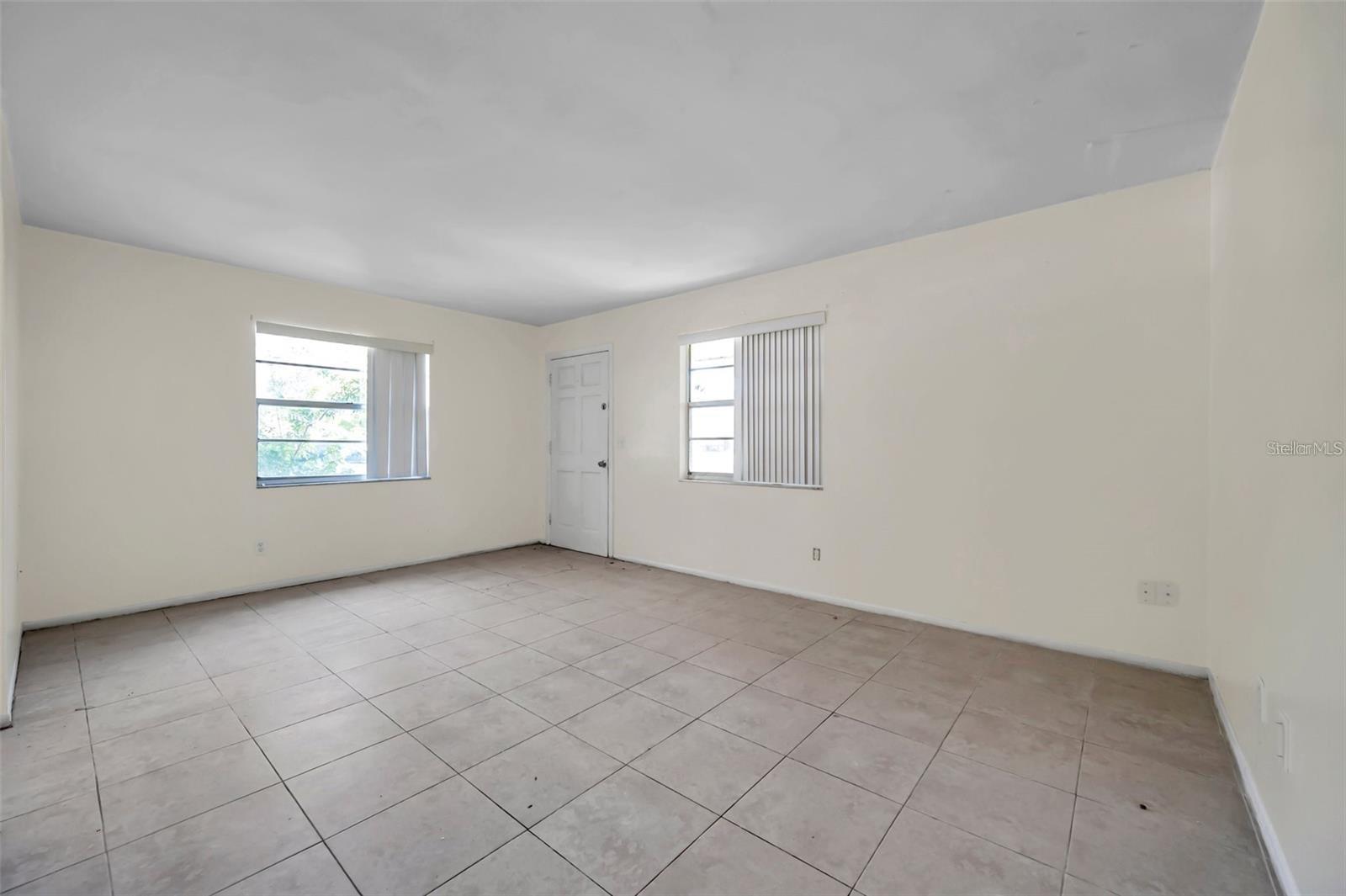 914 LAKE PALMS DR — photo 7