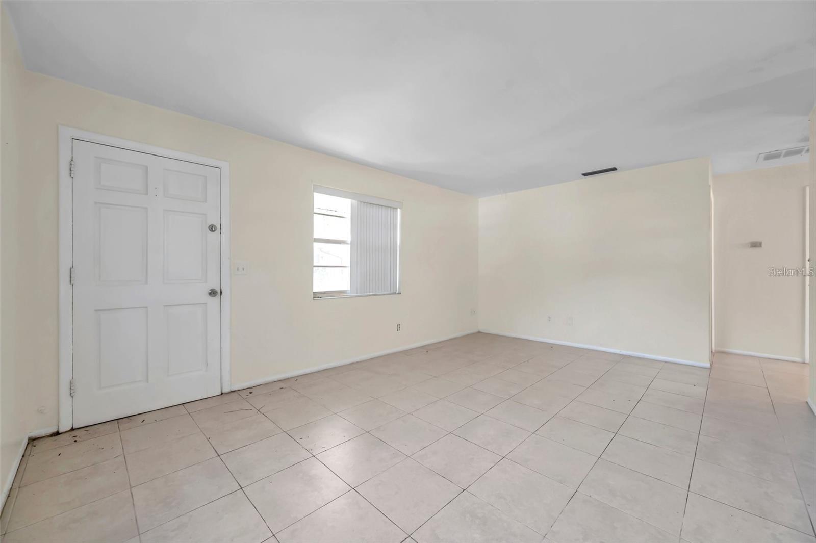 914 LAKE PALMS DR — photo 5