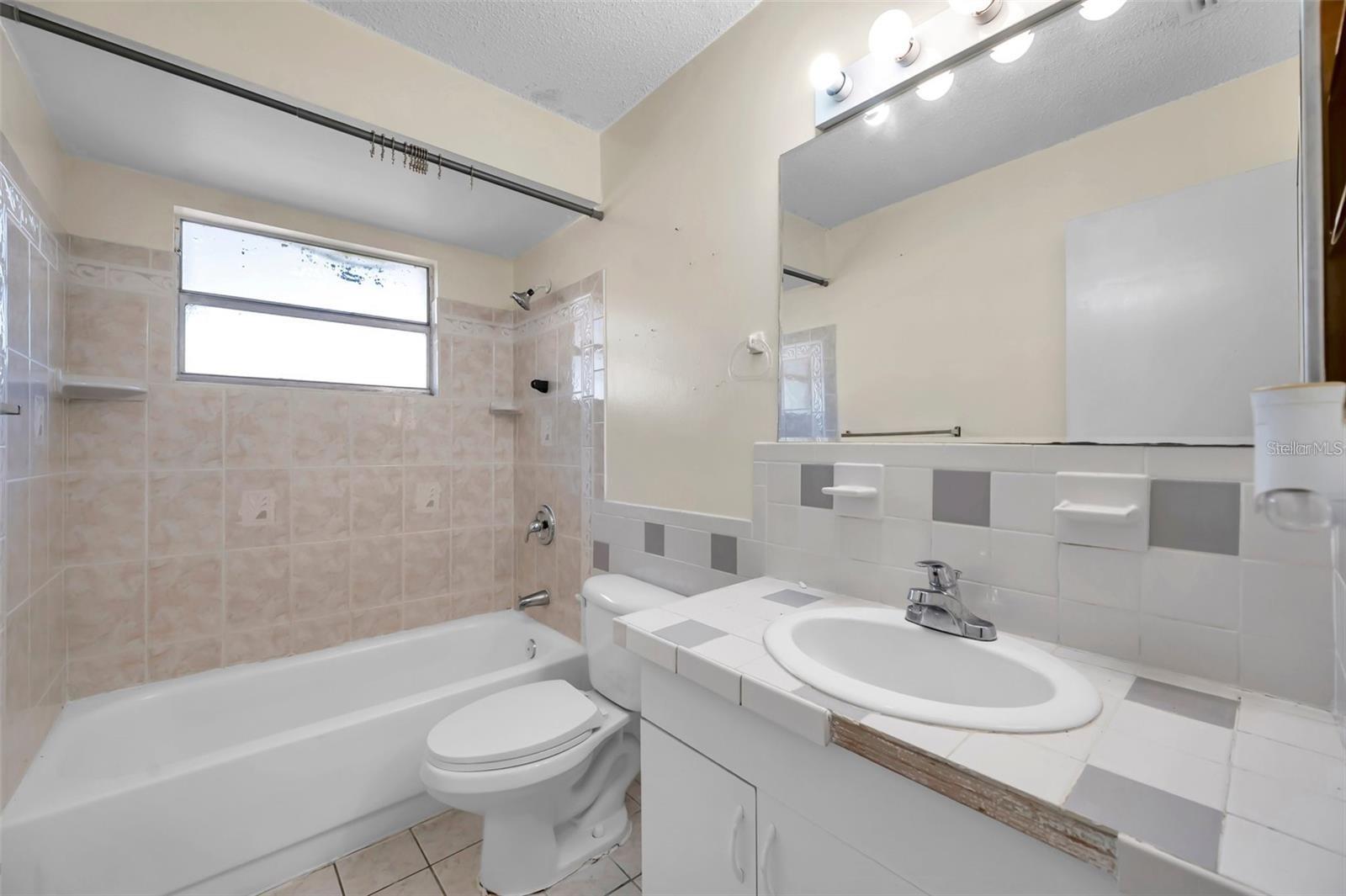 914 LAKE PALMS DR — photo 19