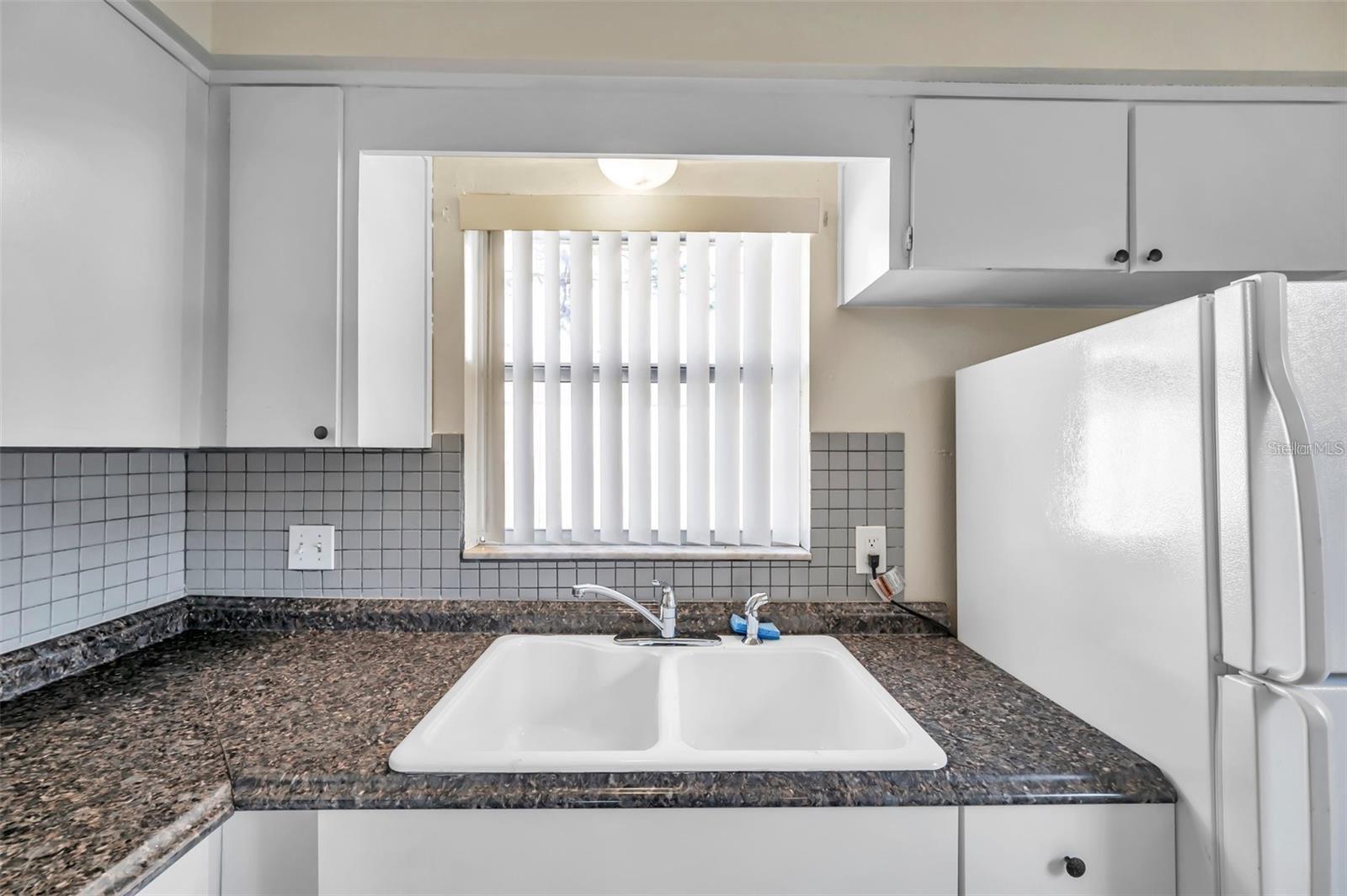 914 LAKE PALMS DR — photo 17
