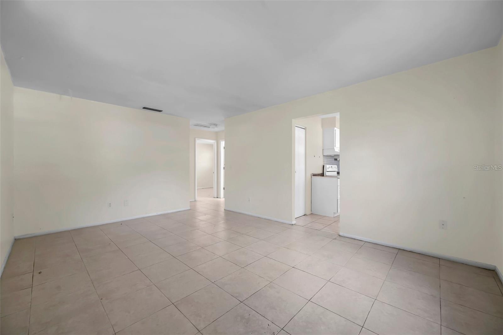 914 LAKE PALMS DR — photo 9