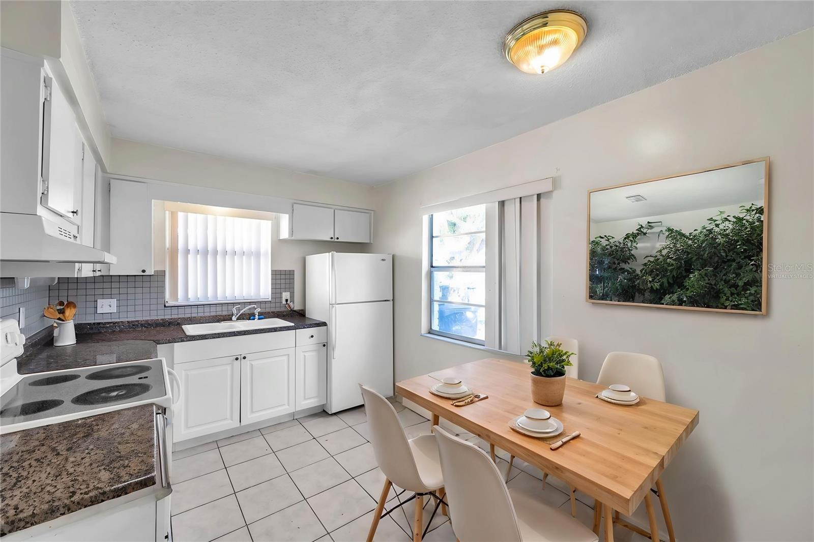 914 LAKE PALMS DR — photo 10