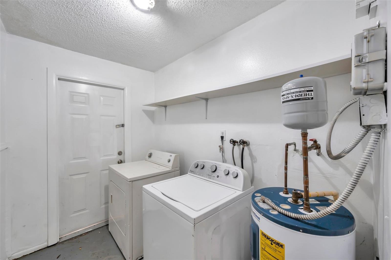 914 LAKE PALMS DR — photo 18