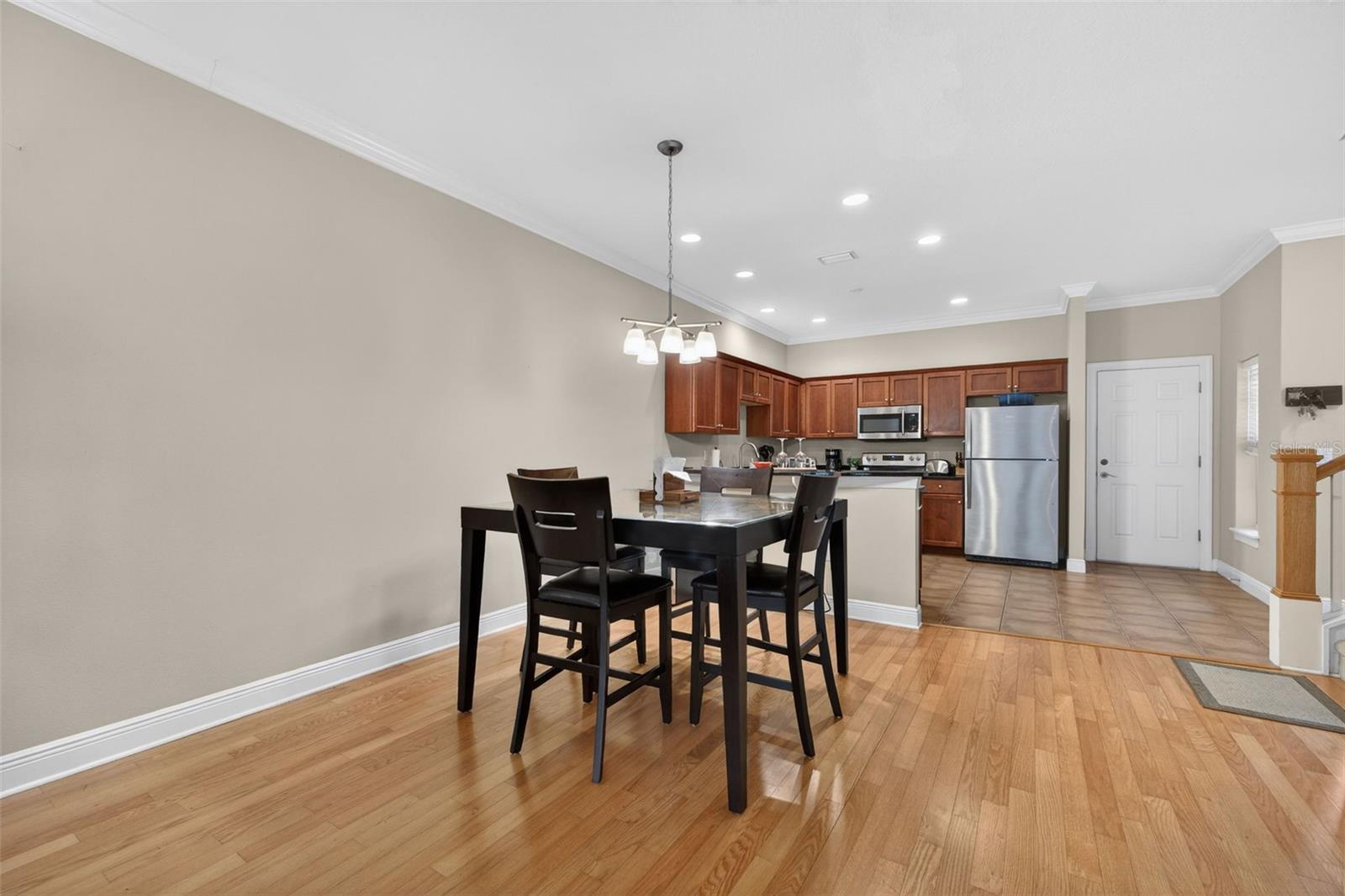 184 VALENCIA CIR — photo 11