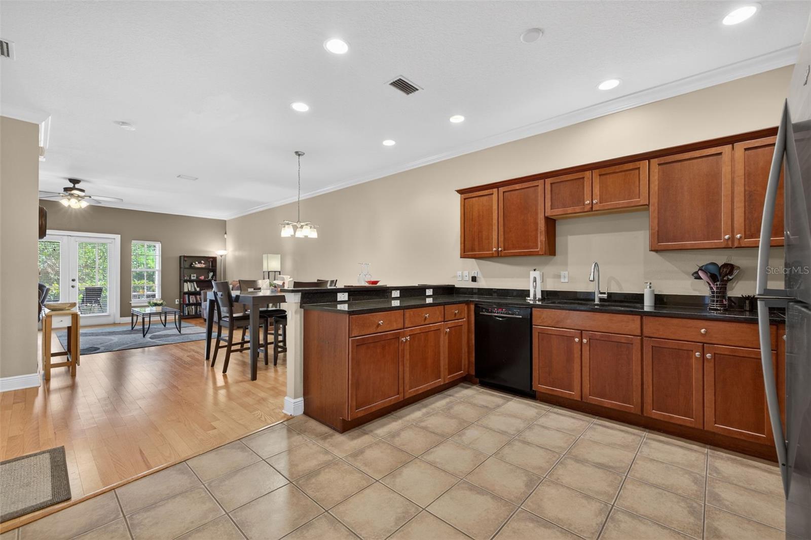 184 VALENCIA CIR — photo 7