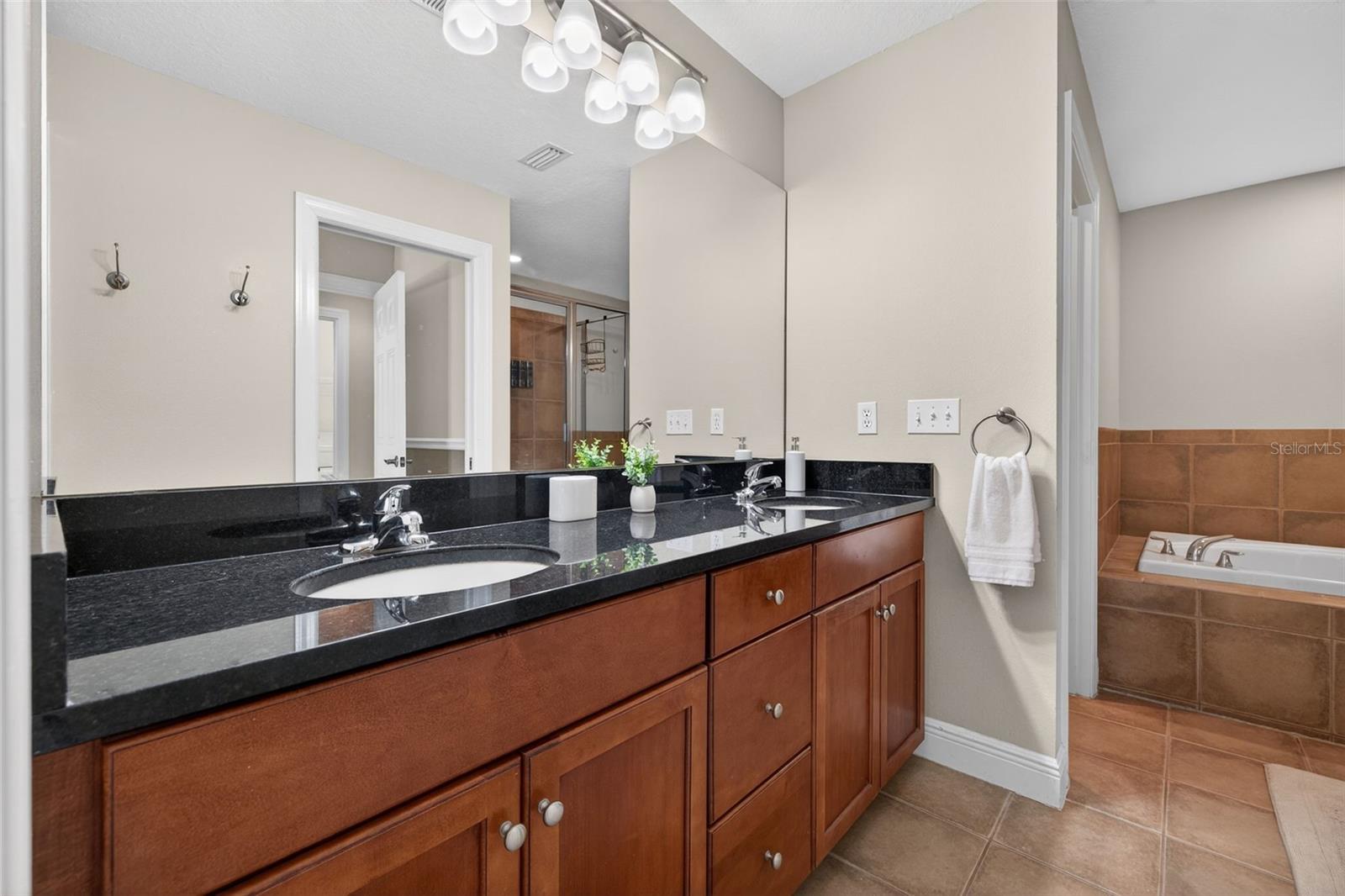 184 VALENCIA CIR — photo 25
