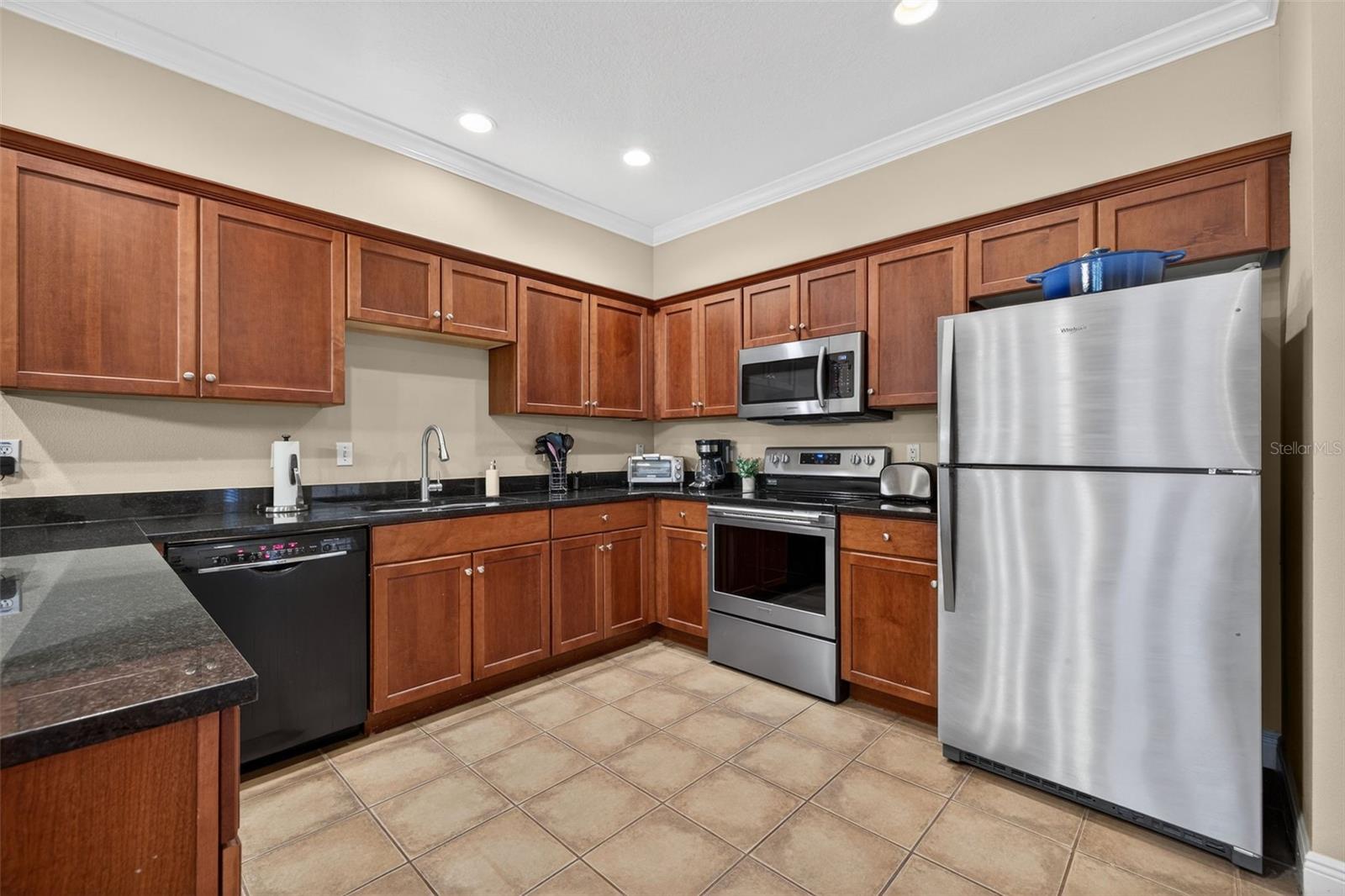 184 VALENCIA CIR — photo 22