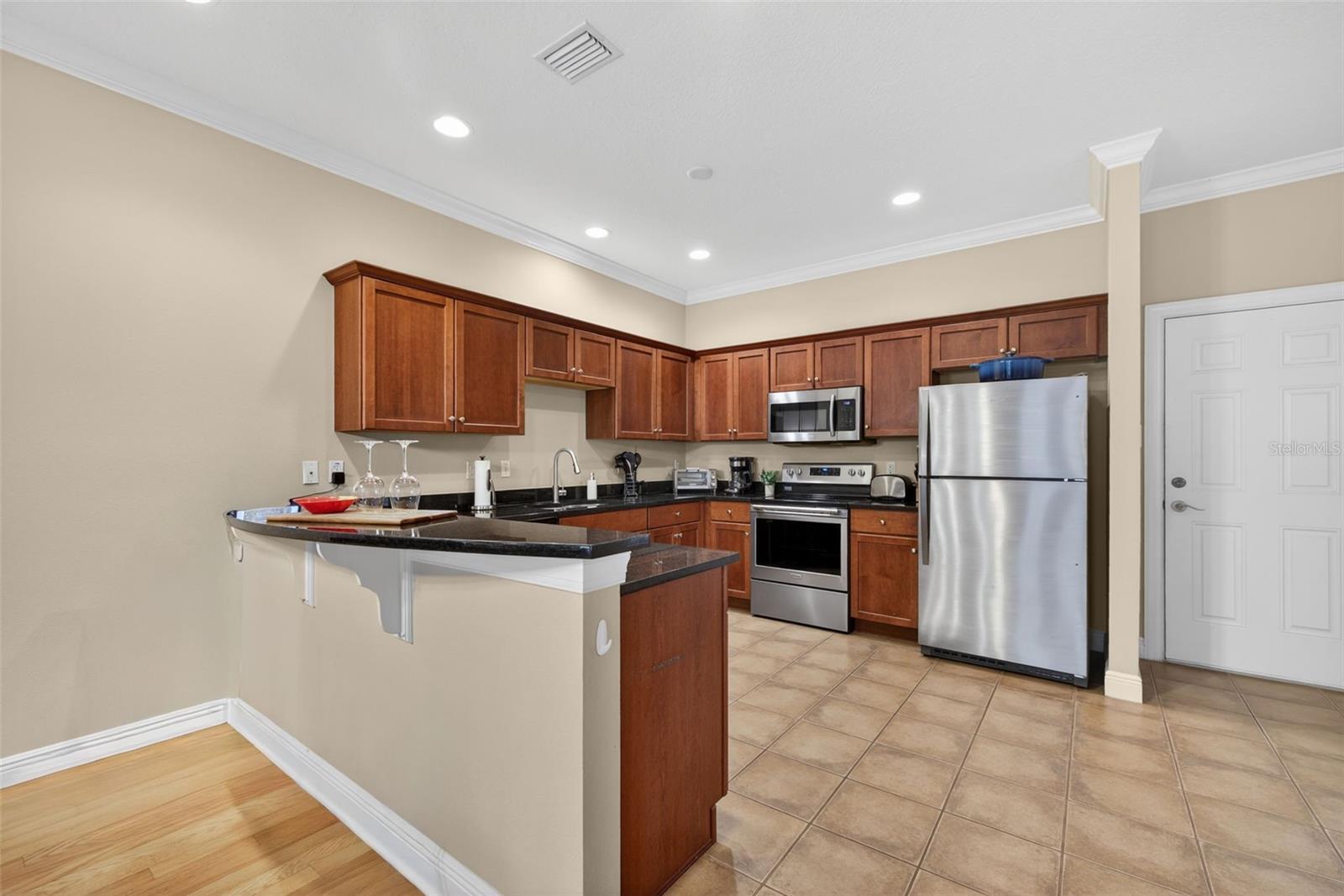 184 VALENCIA CIR — photo 8