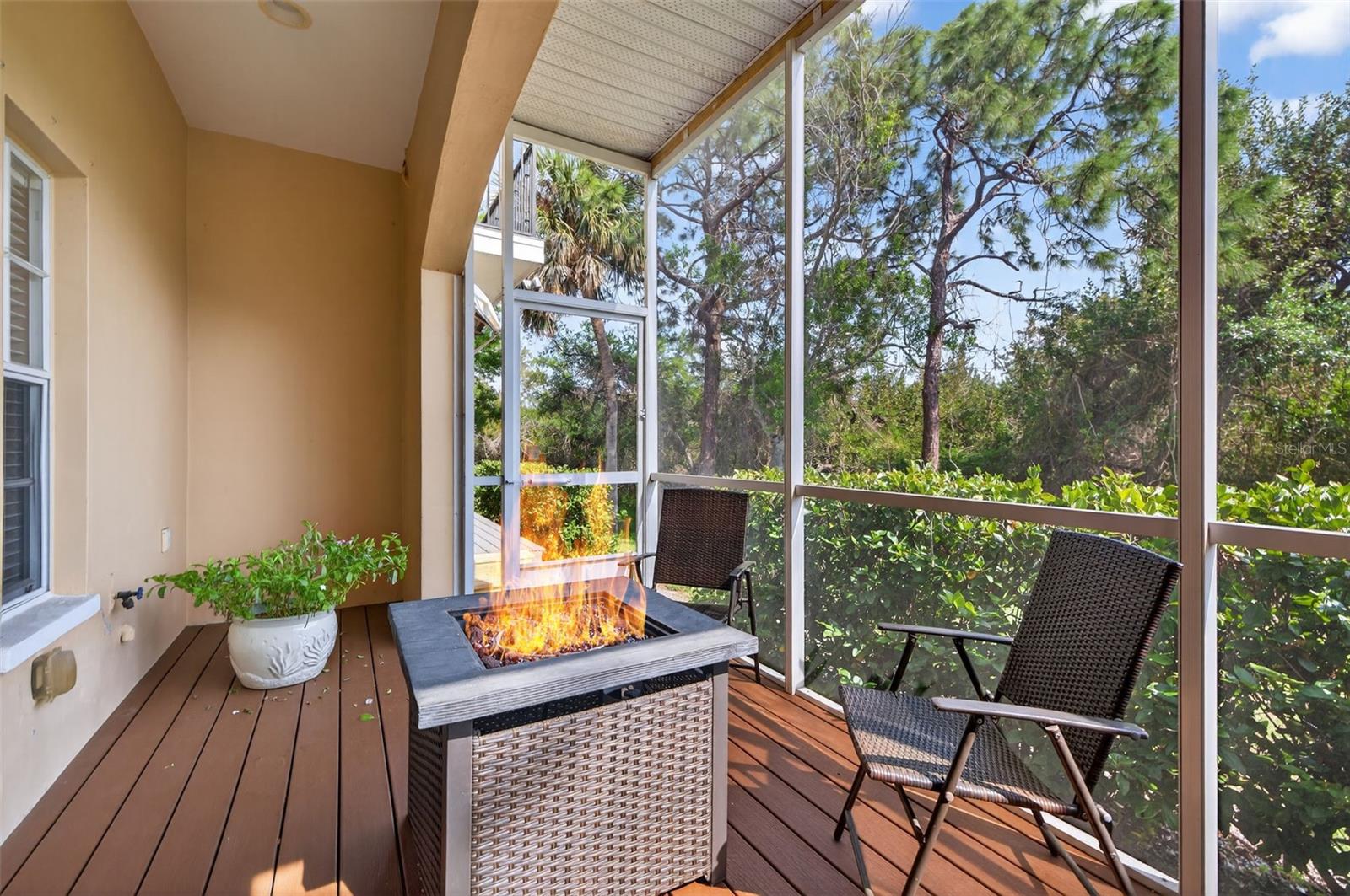 184 VALENCIA CIR — photo 18