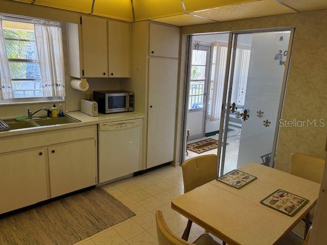 4700 COVE CIR #203 — photo 3