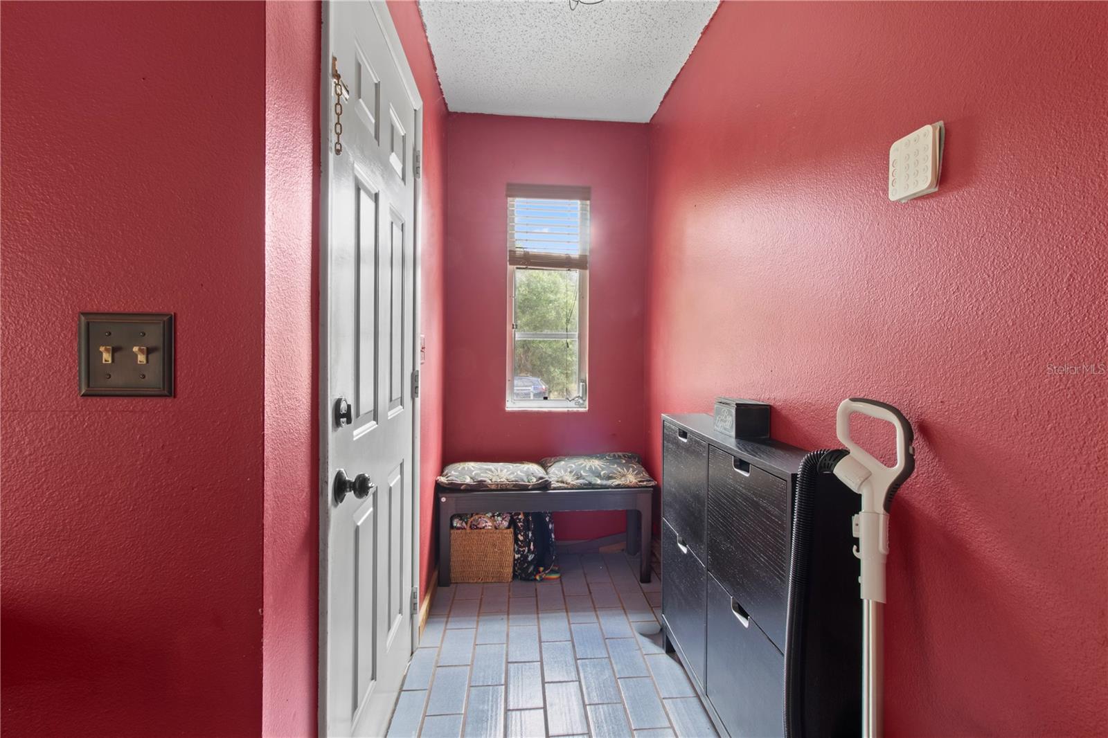 1143 MEYERS RD — photo 3