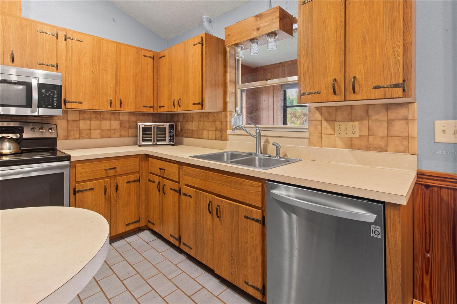 1143 MEYERS RD — photo 11