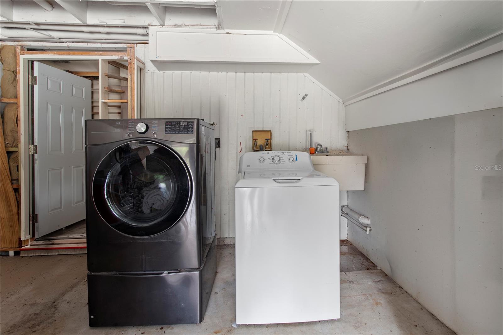 1143 MEYERS RD — photo 33