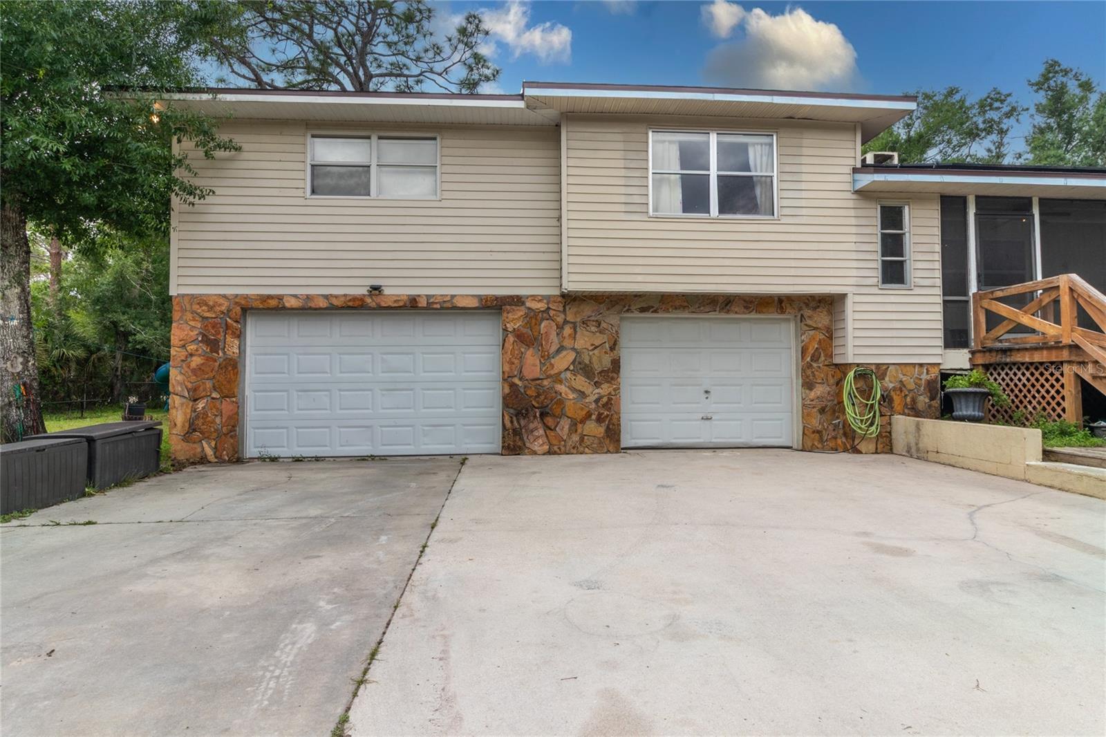1143 MEYERS RD — photo 2