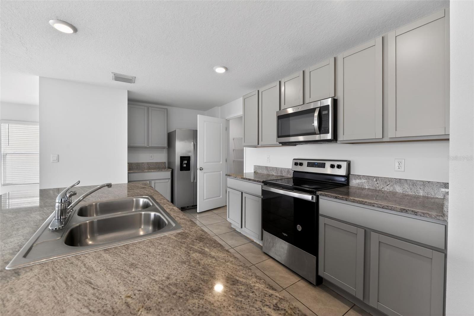 439 SUNLIT CORAL ST — photo 3
