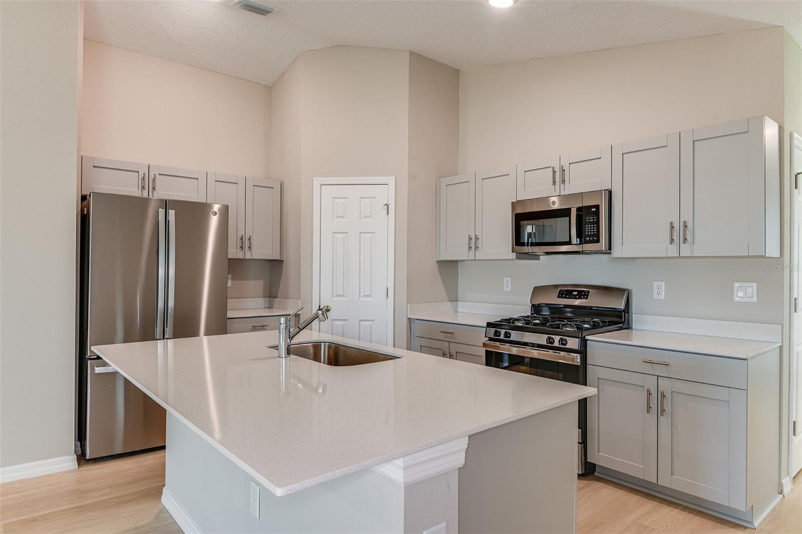 15250 MAUDE LANDING LOOP — photo 9