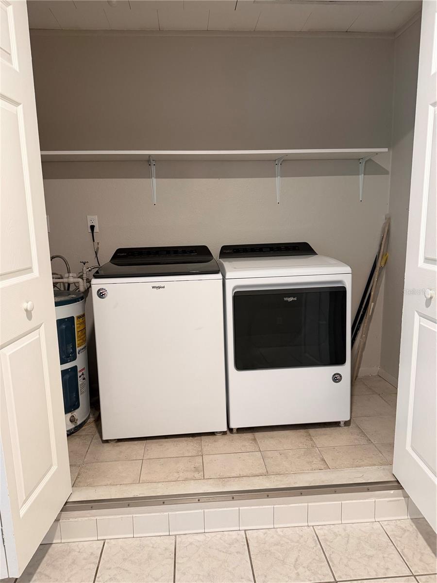 2419 WELLS AVENUE — photo 5