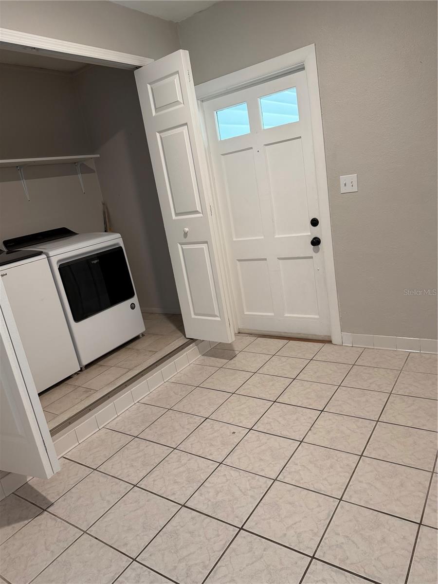 2419 WELLS AVENUE — photo 4