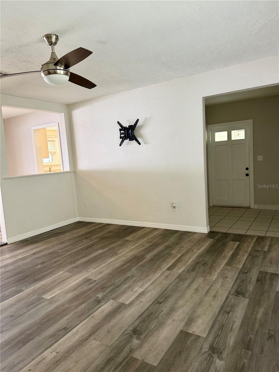 2419 WELLS AVENUE — photo 16