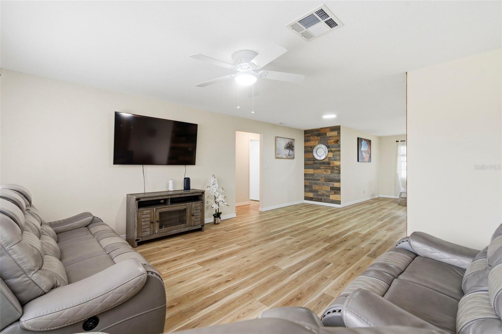 3022 JACKSON DR — photo 4