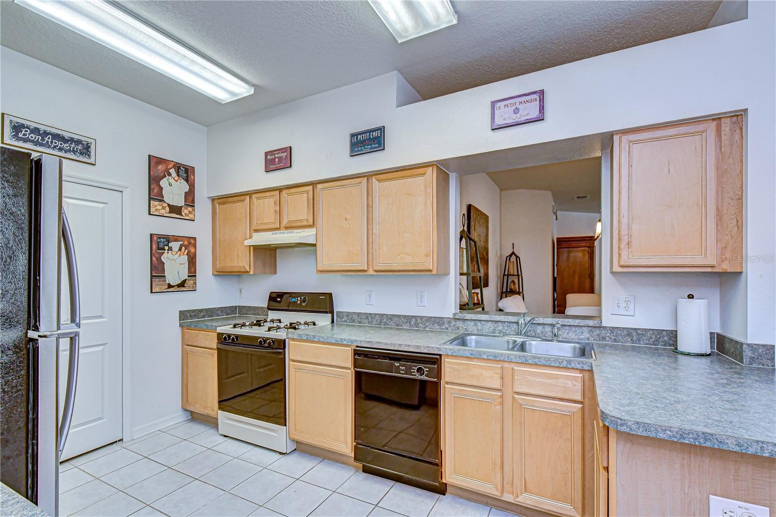 1832 SASSAFRAS DR — photo 23
