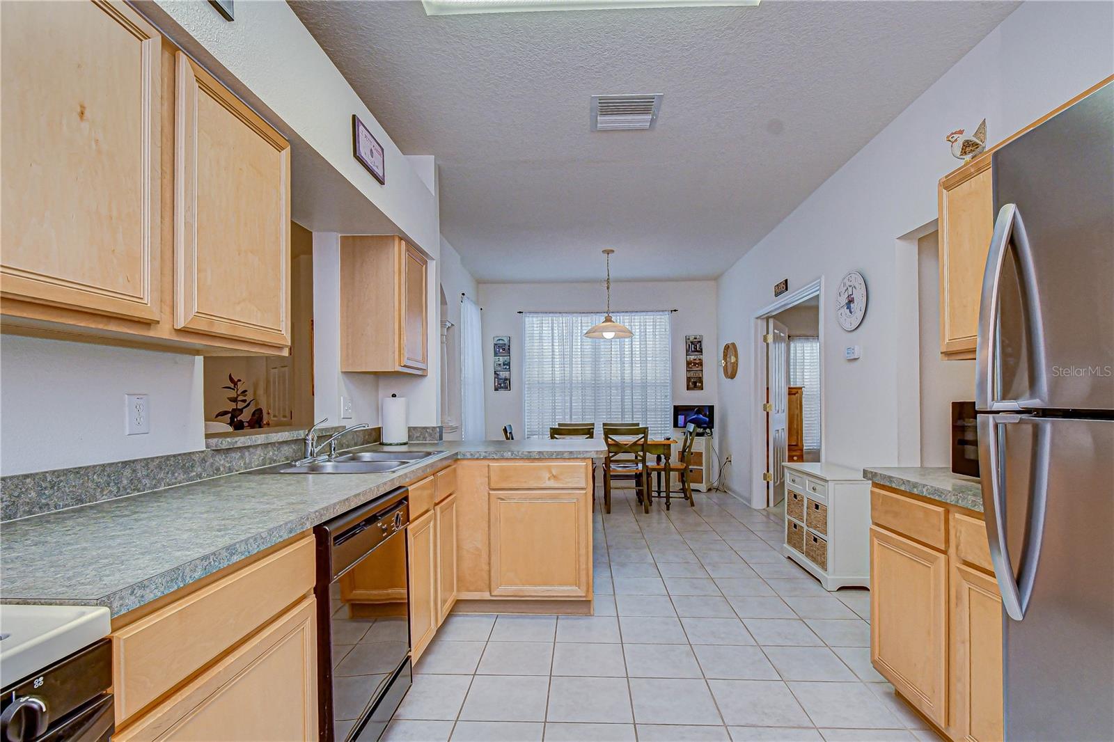 1832 SASSAFRAS DR — photo 25