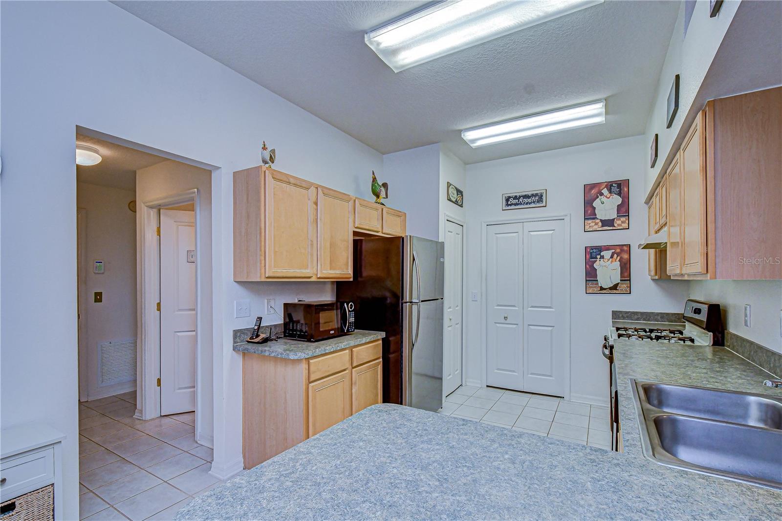 1832 SASSAFRAS DR — photo 22