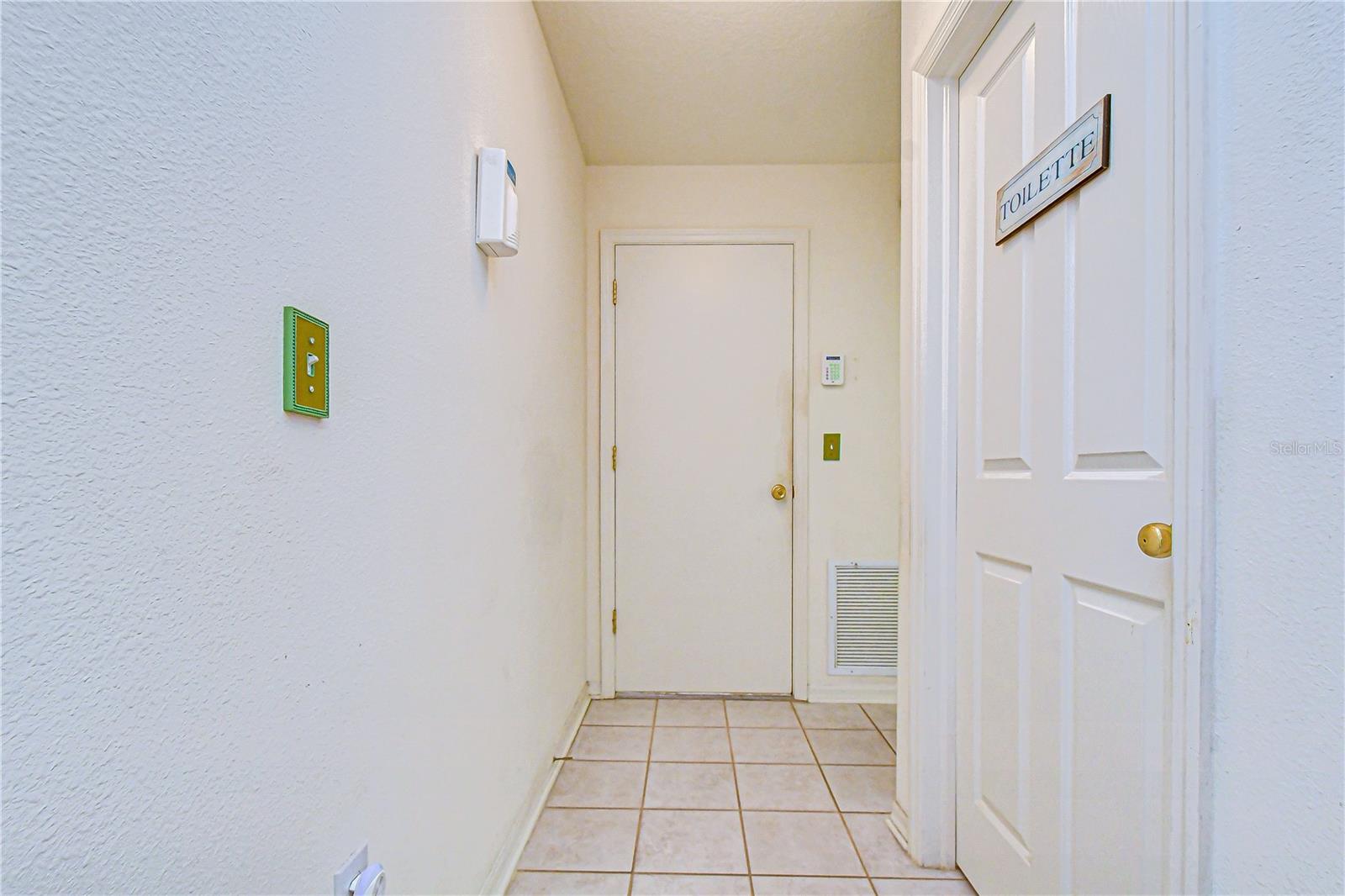 1832 SASSAFRAS DR — photo 28