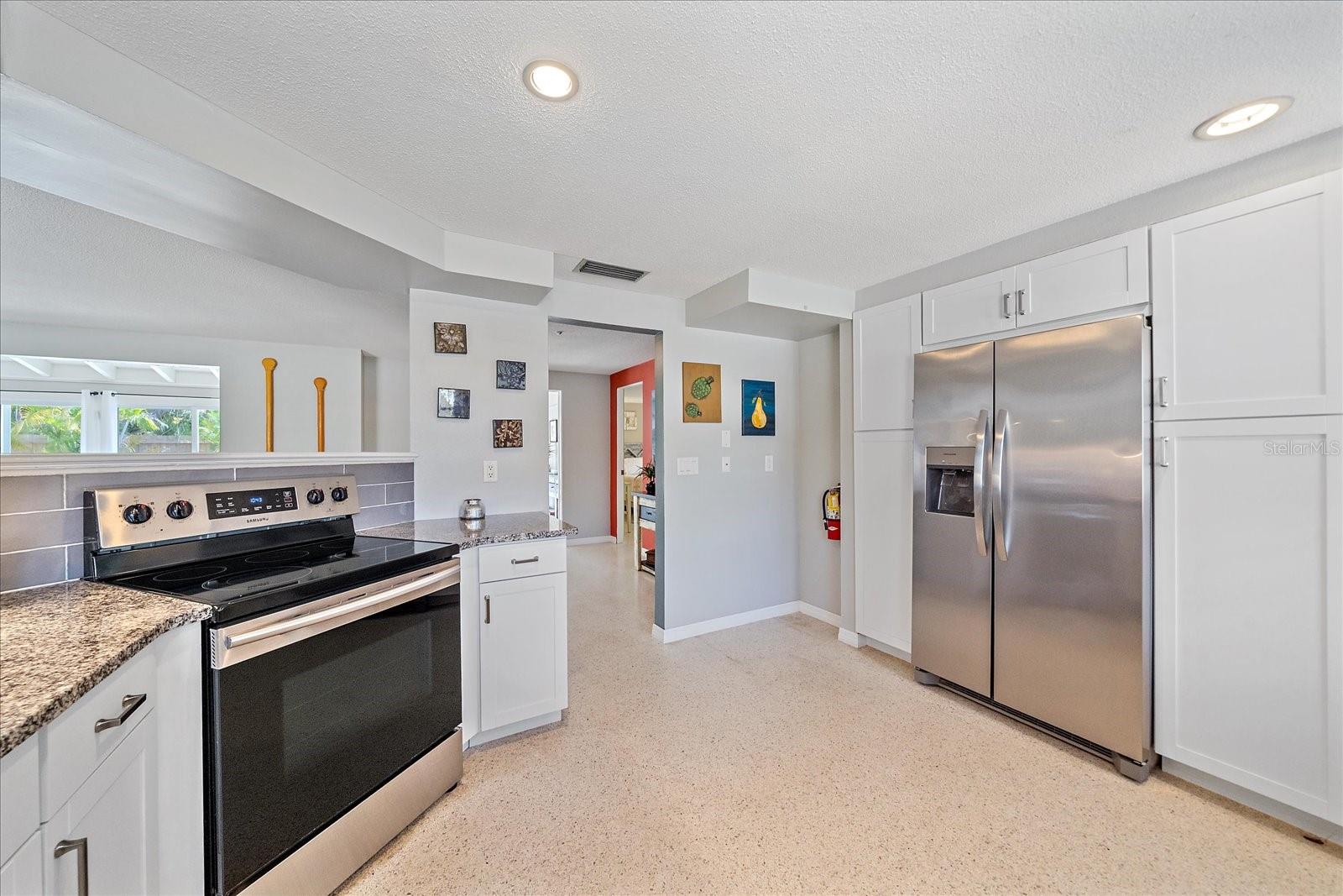 611 VENICE LN — photo 16