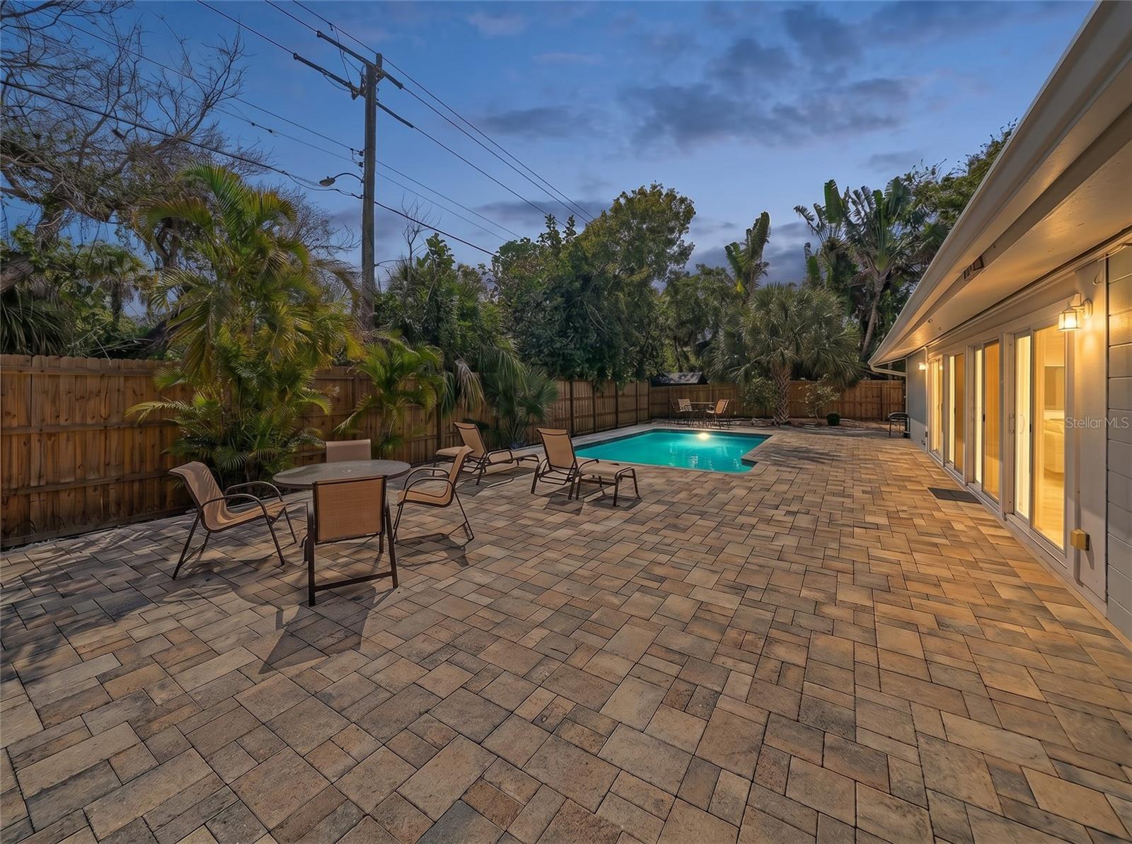 611 VENICE LN — photo 37