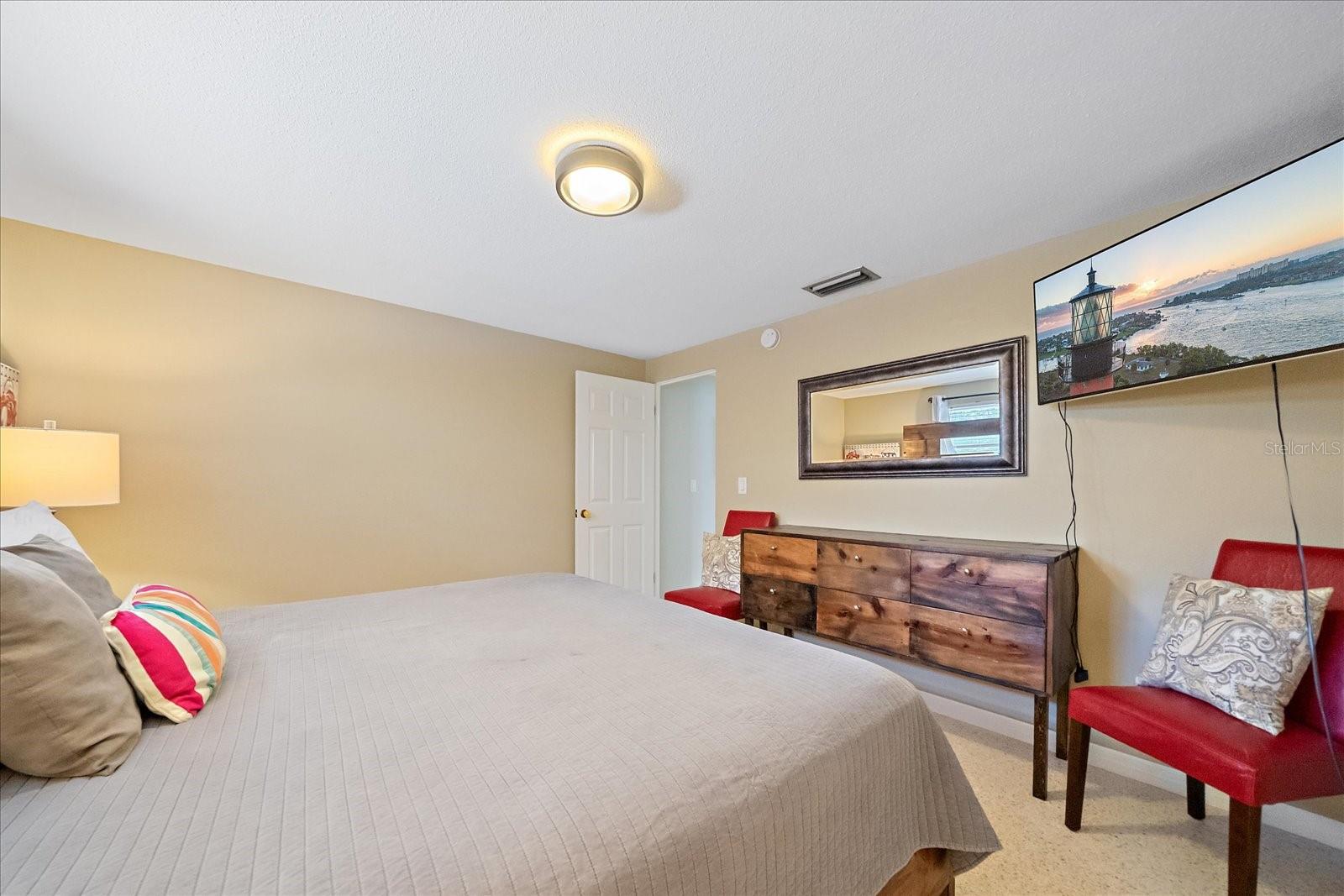 611 VENICE LN — photo 30