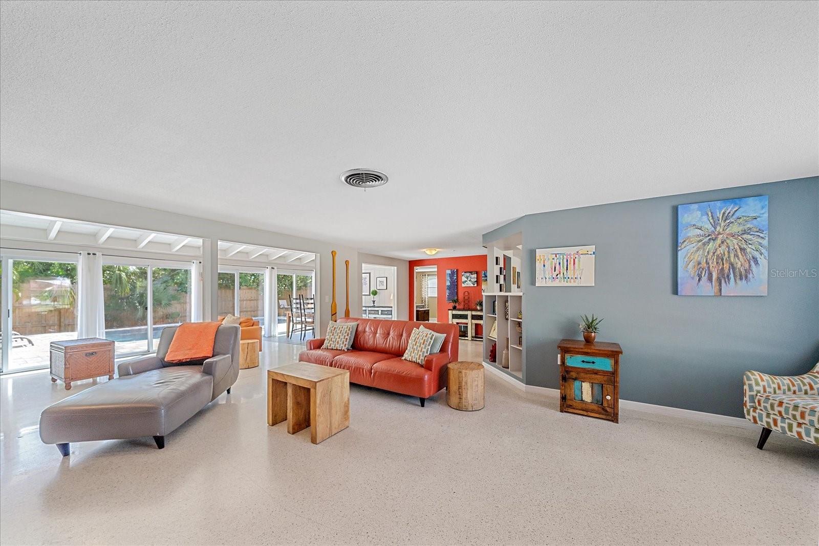611 VENICE LN — photo 11