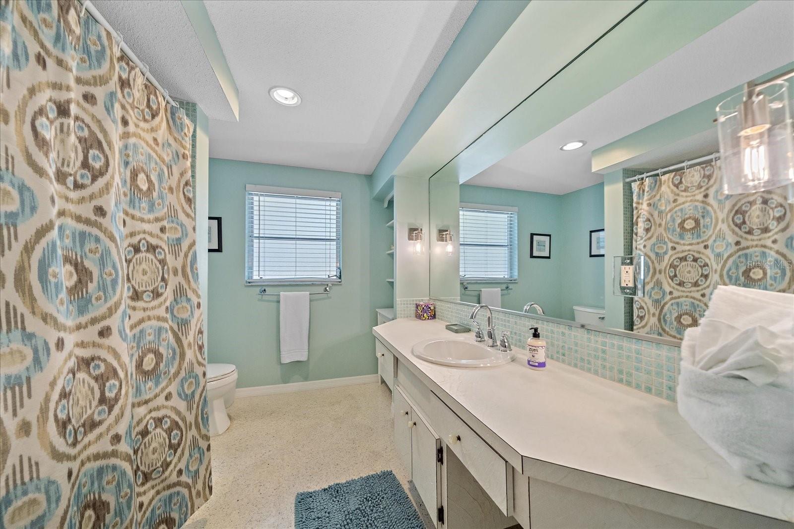 611 VENICE LN — photo 31