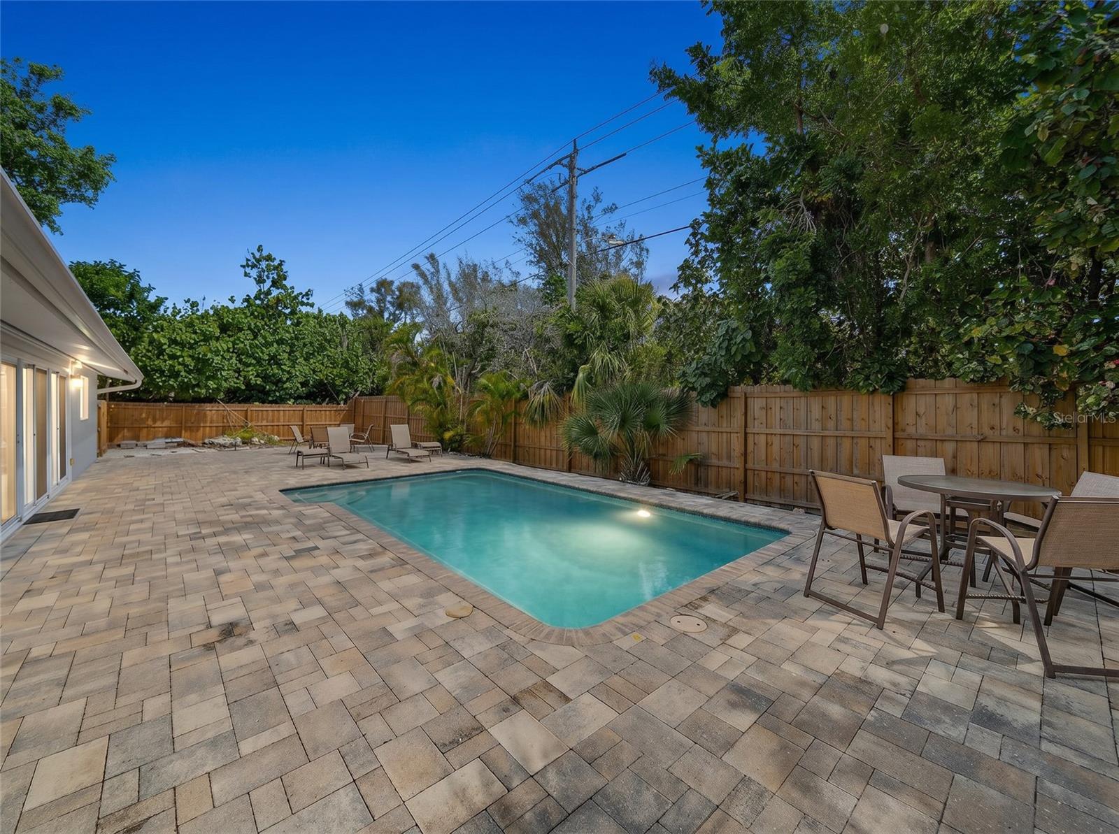 611 VENICE LN — photo 36