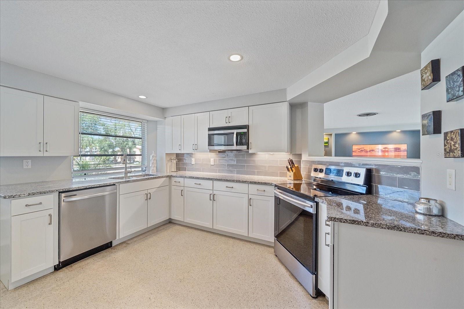 611 VENICE LN — photo 14