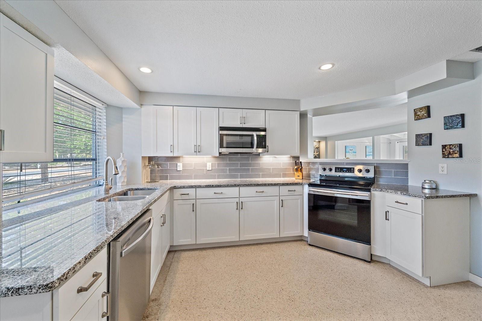 611 VENICE LN — photo 15