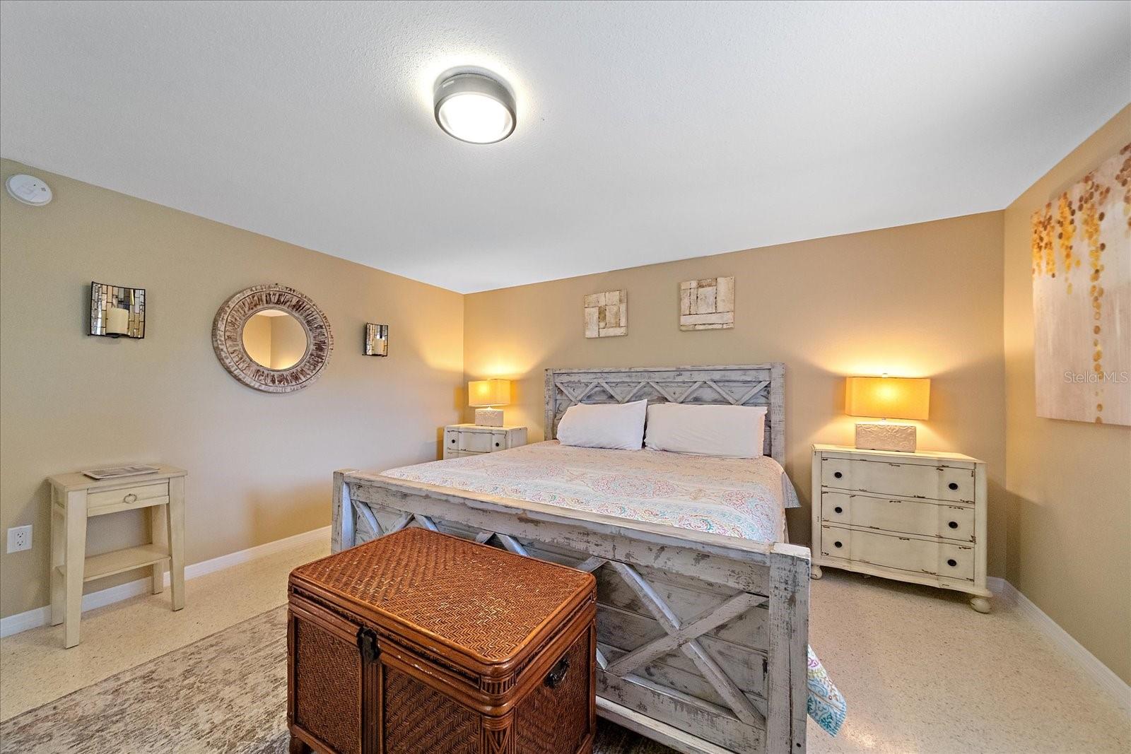 611 VENICE LN — photo 23