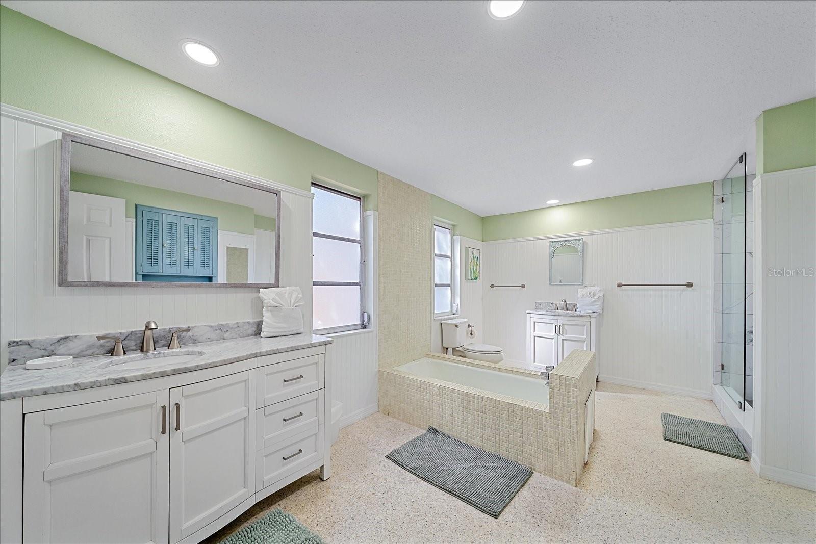611 VENICE LN — photo 25