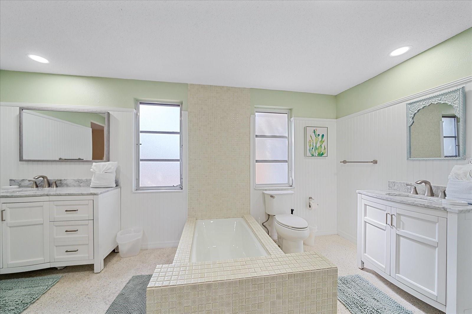 611 VENICE LN — photo 26