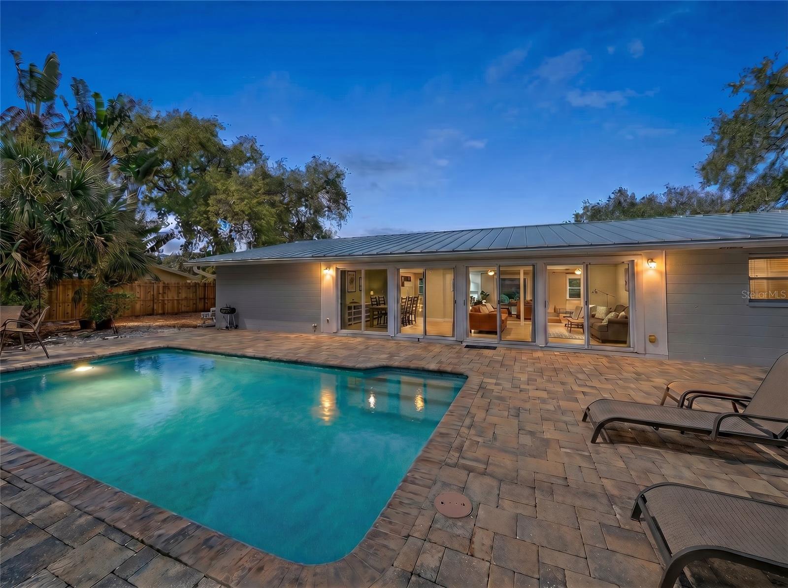 611 VENICE LN — photo 3