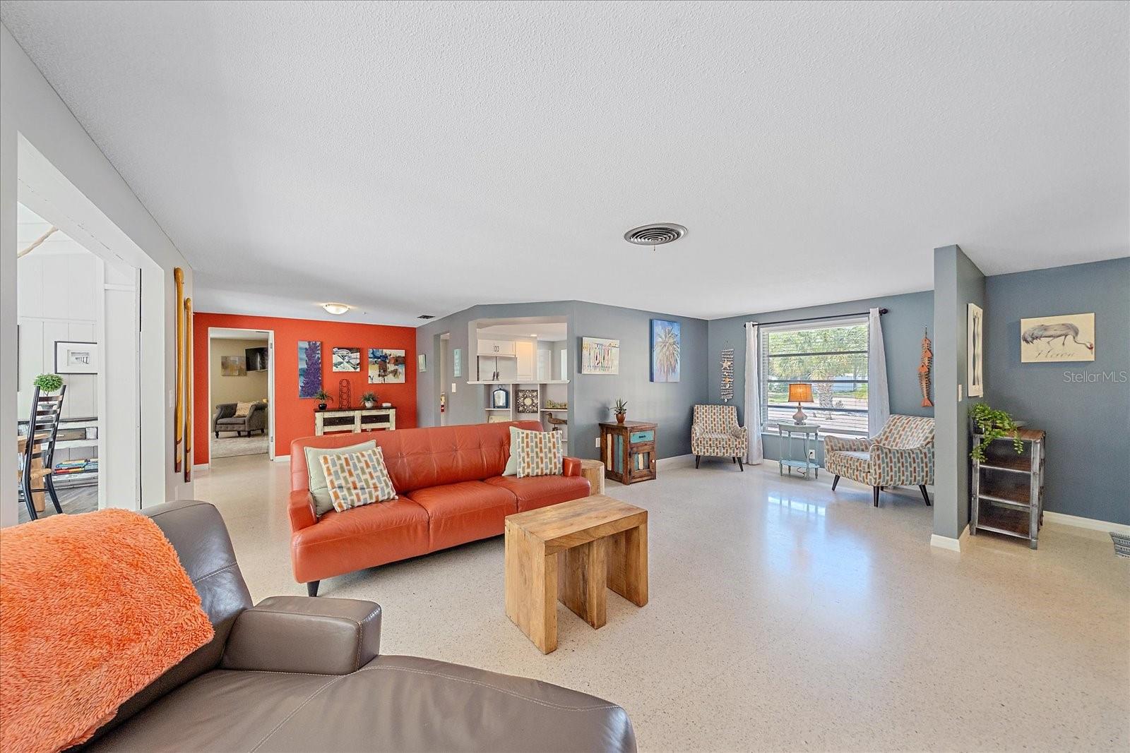 611 VENICE LN — photo 10