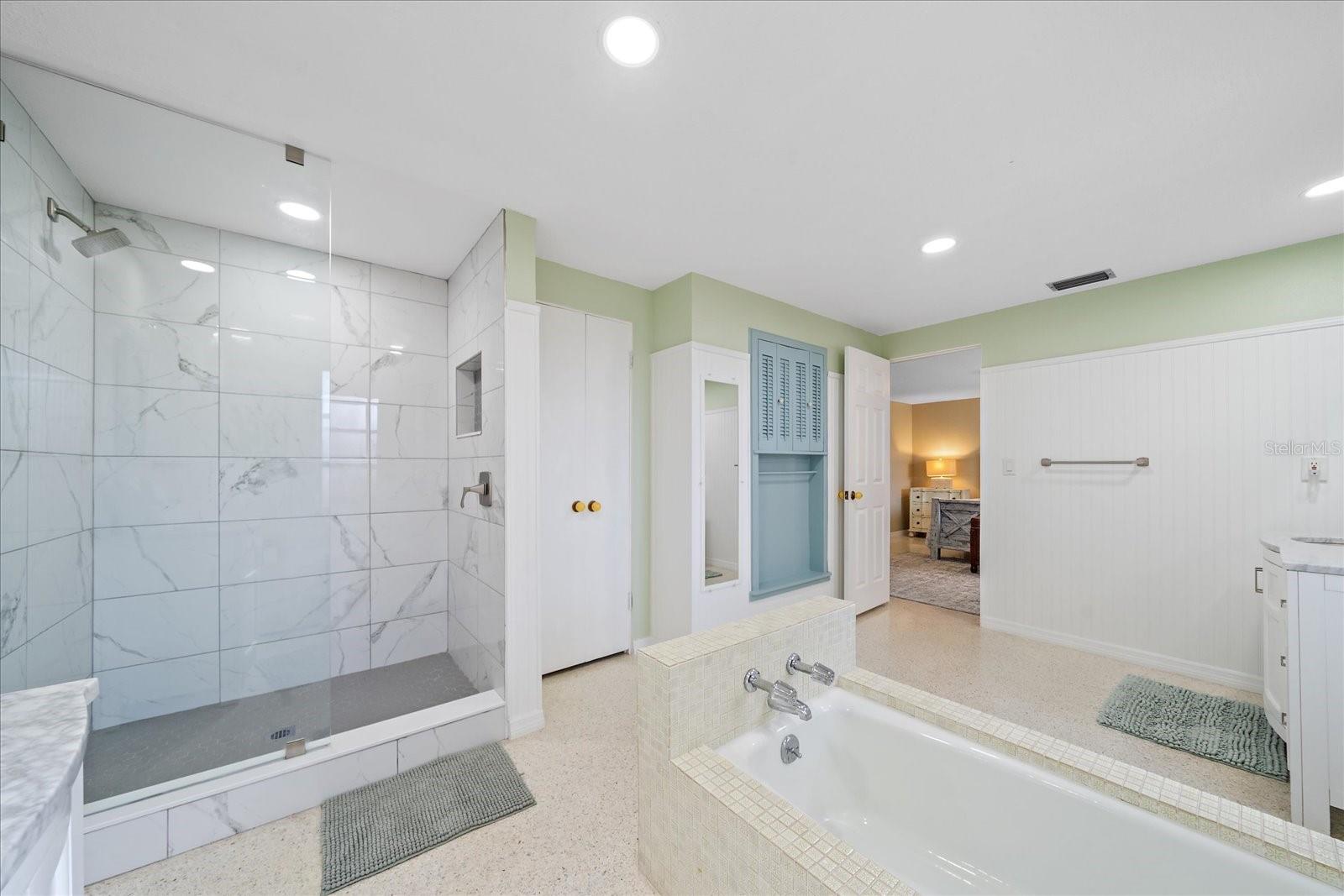 611 VENICE LN — photo 27