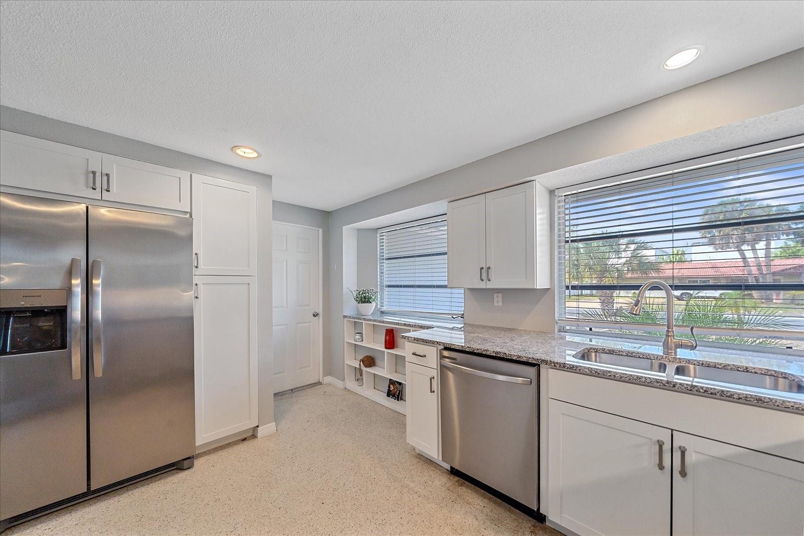 611 VENICE LN — photo 17