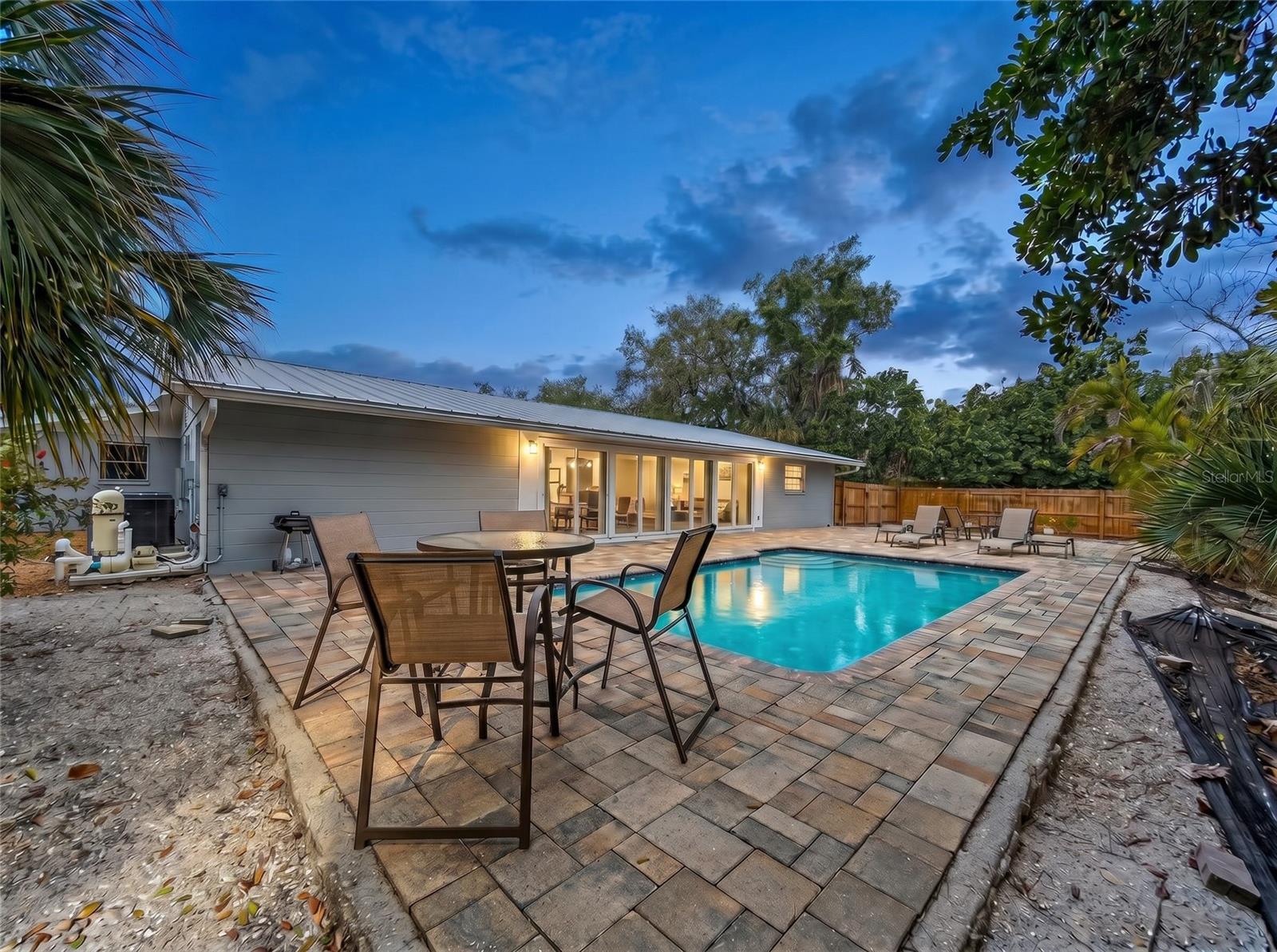 611 VENICE LN — photo 35