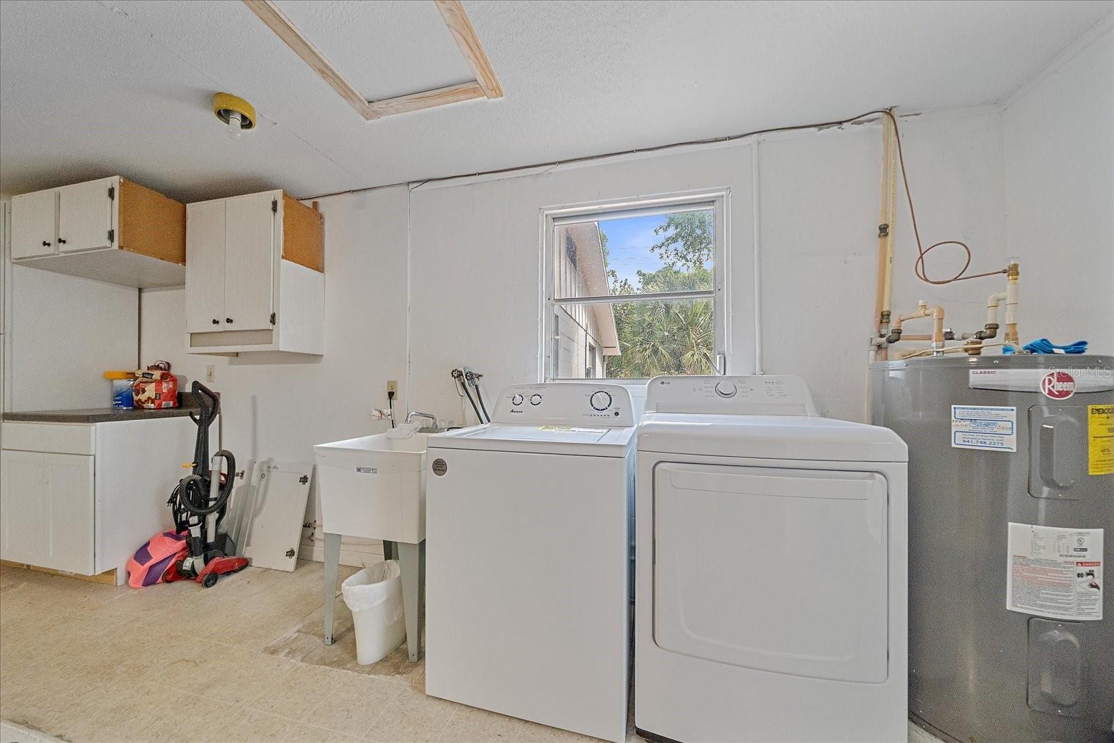 611 VENICE LN — photo 46